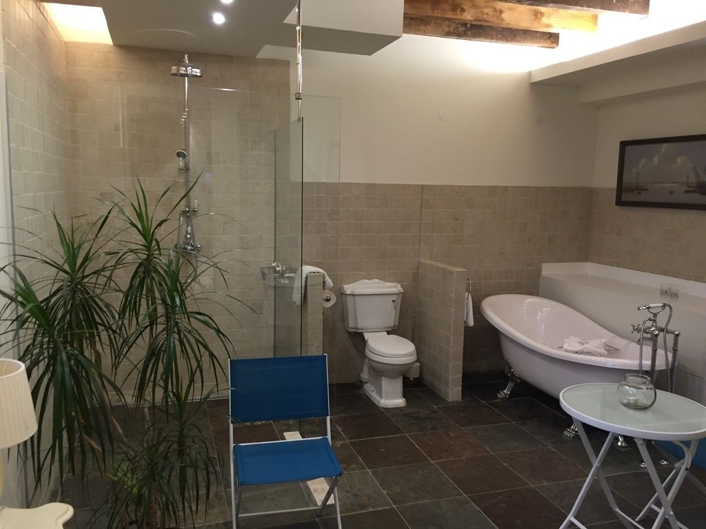 deluxe double room, 1 king bed, patio | bathroom | rainfall showerhead, free toiletries, hair dryer, towels