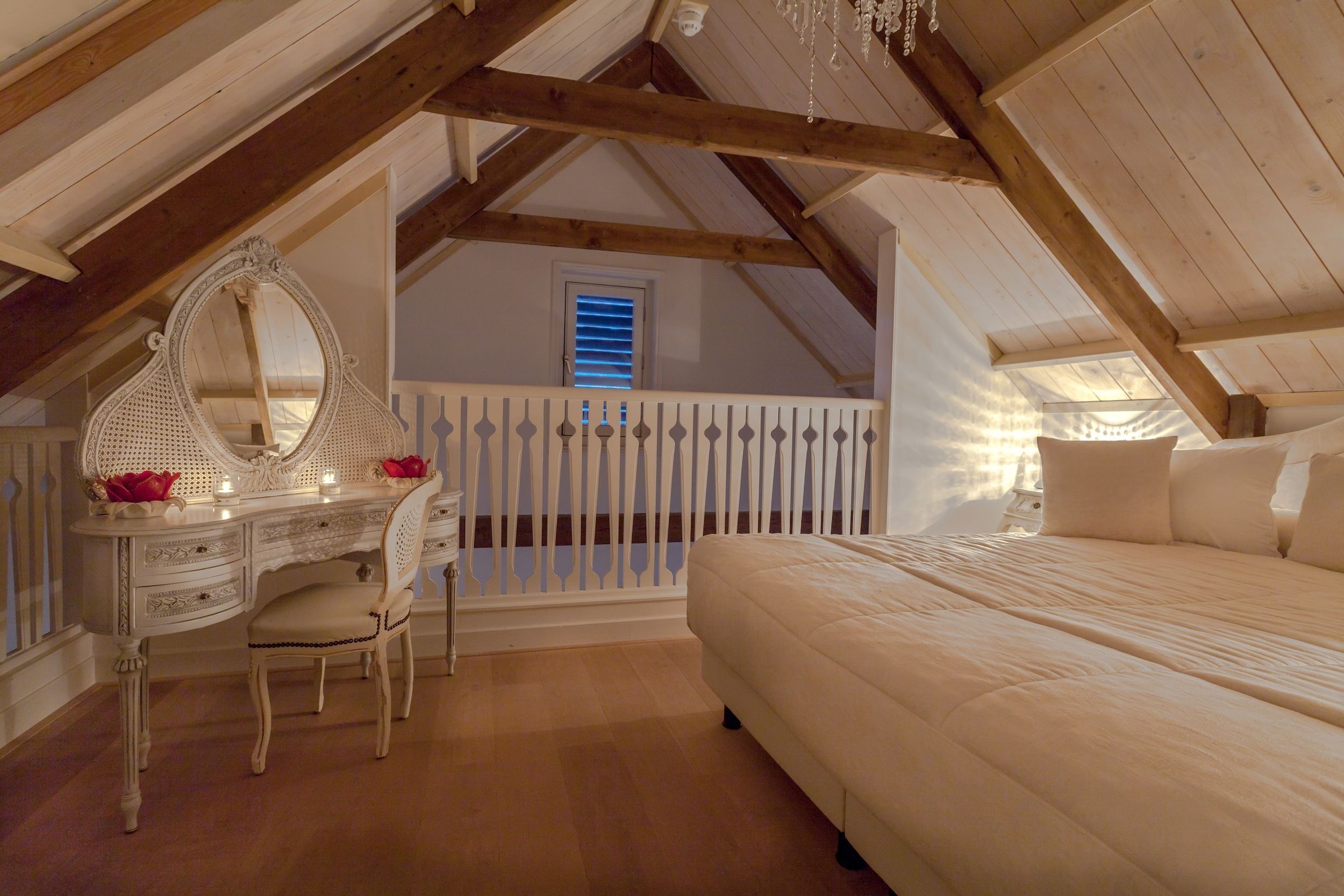 honeymoon house, 1 king bed, hot tub | minibar, in-room safe, desk, blackout curtains