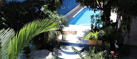 Außenpool, Liegestühle