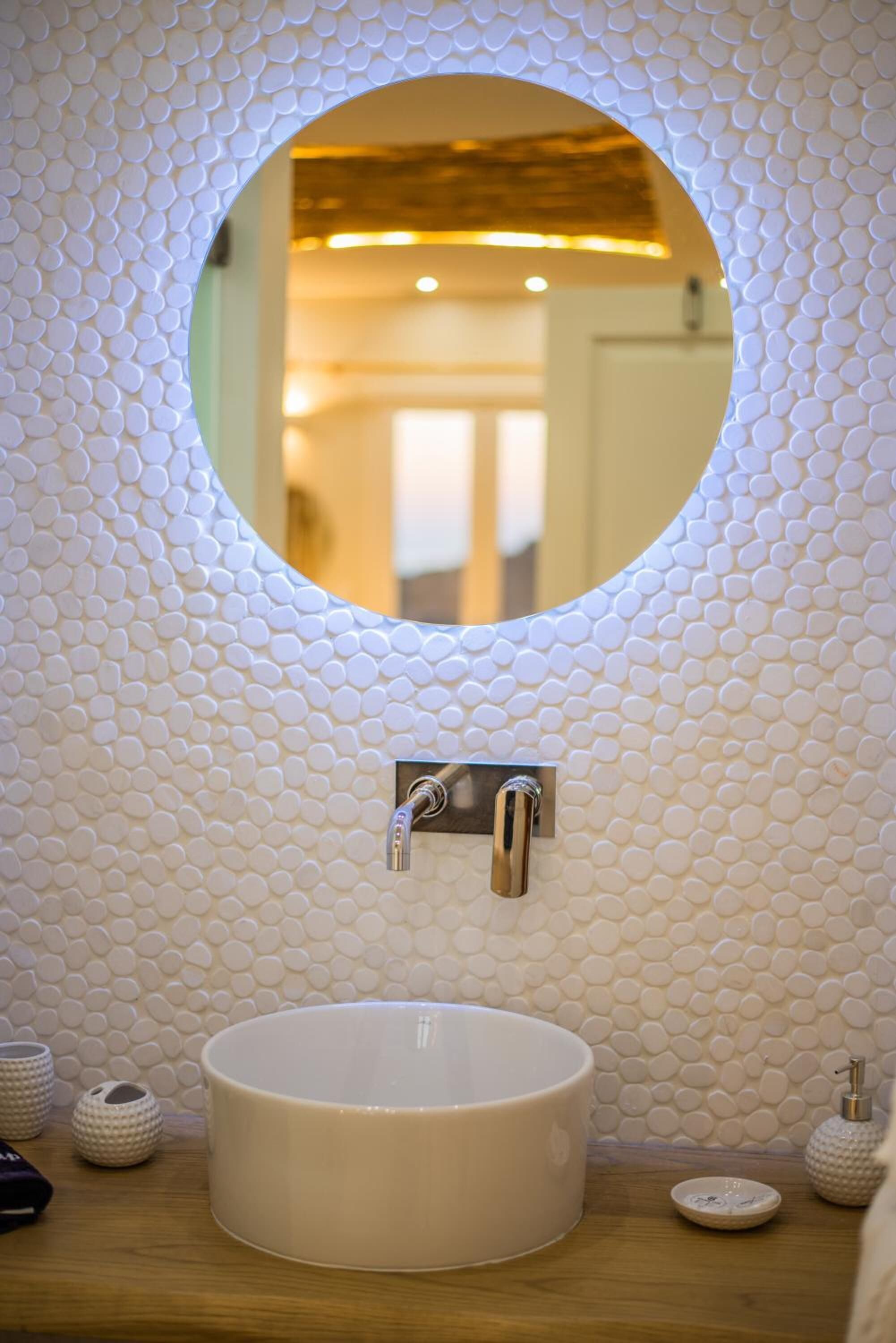 combined shower/bathtub, free toiletries, hair dryer, towels