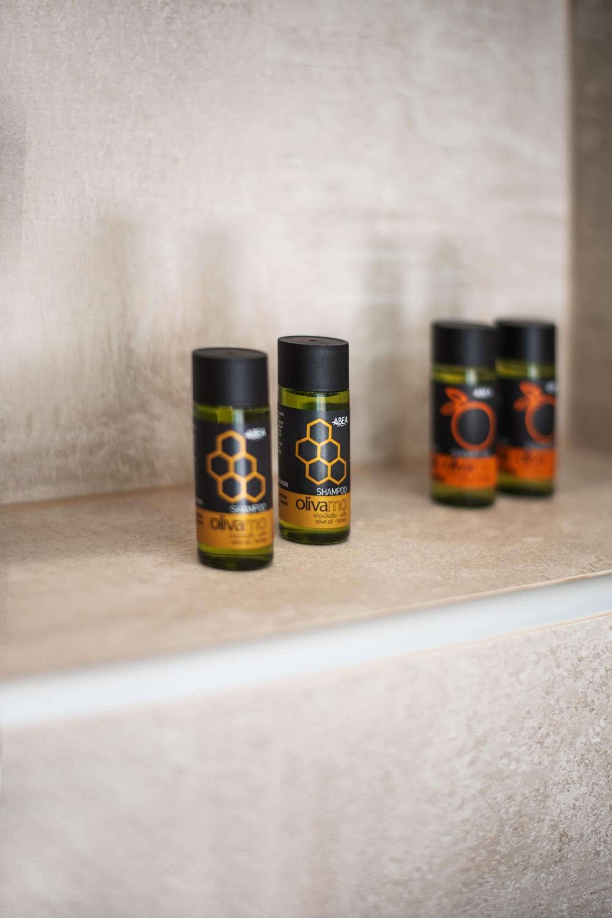 combined shower/bathtub, free toiletries, hair dryer, towels