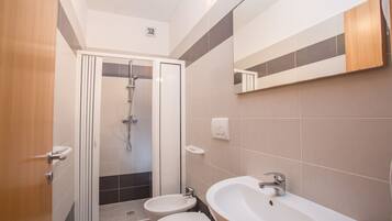 Appartement, 2 chambres | Salle de bain