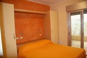 Cribs/infant beds, rollaway beds - Residence Solaris (Melendugno)