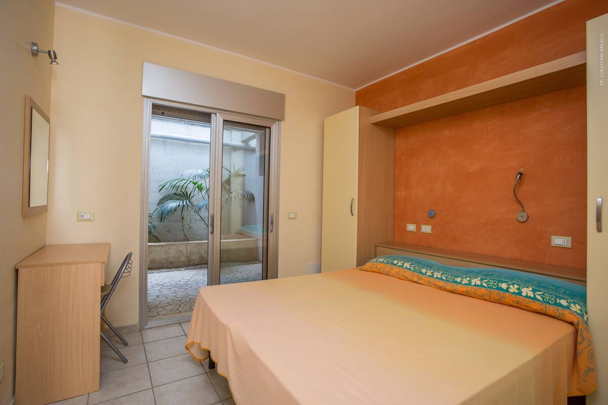 Appartement Standard, 1 chambre, non-fumeurs, vue cour intérieure (semi-basement level) | Lits bébé (en supplément), lits pliants/supplémentaires