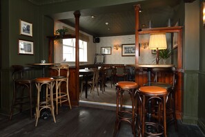 Twin Room, Ensuite | Bar (on property) - The Avenue (Durham)