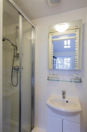 Dobbeltrom, eget bad (in the Garden) | Bad