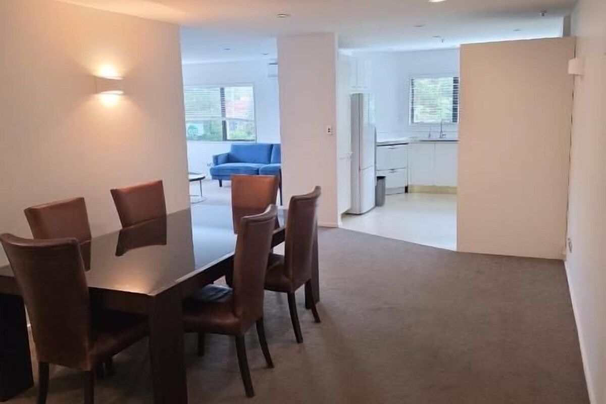 Grand Apartment | Living area | 32-inch LCD TV with satellite channels, TV, pay movies