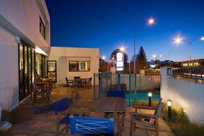 Outdoor pool - Best Western Ellerslie International (Auckland)