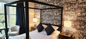 Premium-Doppelzimmer, mit Bad (4 Poster with river view) | 1 Schlafzimmer