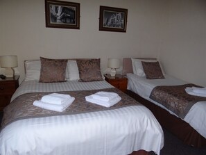 Family Triple Room, Ensuite - The Nags Head (York)