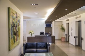 Área de estar no saguão