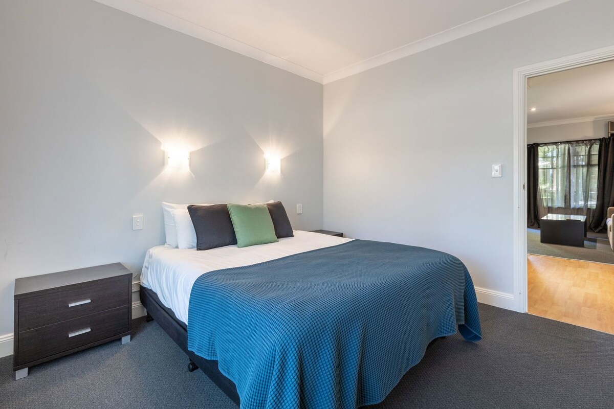 Desk, iron/ironing board, free WiFi, bed sheets