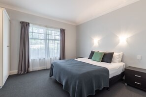 标准房, 1 张大床 | 办公桌、熨斗/熨衣板、免费婴儿床、免费 WiFi