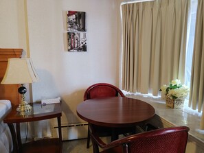 Suíte júnior, banheira de hidromassagem | Cortinas blackout, ferros/tábuas de passar roupa, Wi-Fi de cortesia