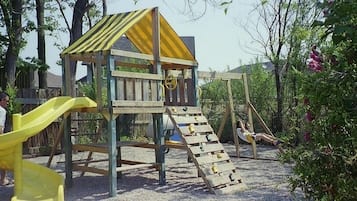 Außen-Kinderspielplatz