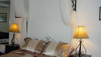 Pimennysverhot, silitysrauta/-lauta, ilmainen Wi-Fi, vuodevaatteet