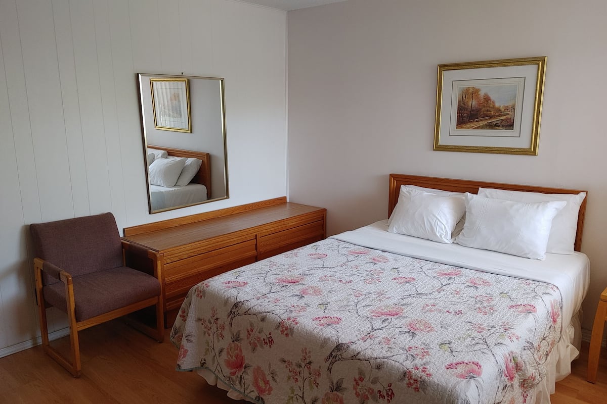 Suite familiar, 3 habitaciones, cocina | Cortinas opacas, tabla de planchar con plancha, wifi gratis