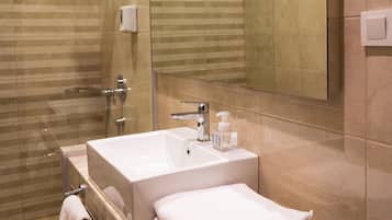 Deluxe Room | Bathroom