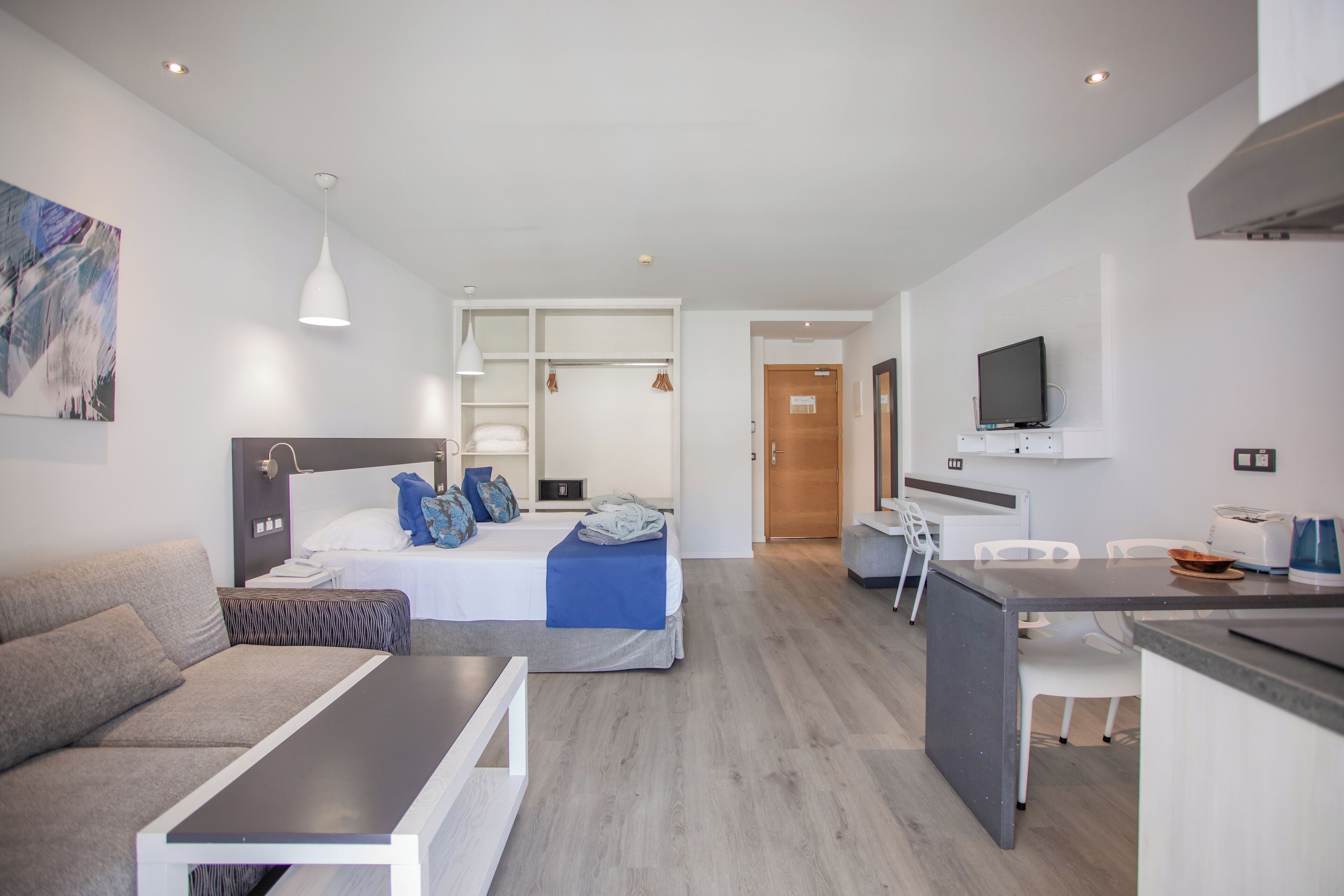 Literie de qualité supérieure, coffres-forts dans les chambres, bureau