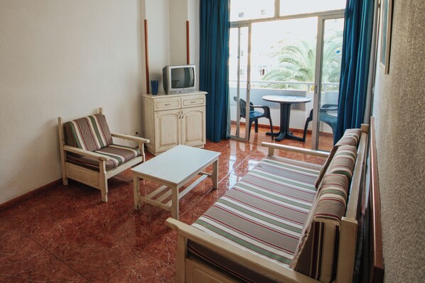 60-cm TV with digital channels