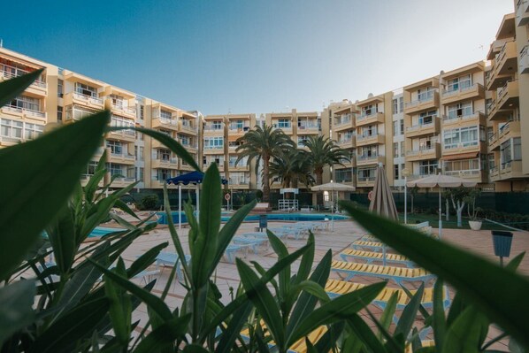 2 outdoor pools, pool umbrellas, sun loungers - Servatur Barbados (San Bartolome de Tirajana)