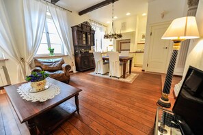 公寓 | 客廳 | 42-吋平面電視、有線頻道、 LCD 液晶電視、 DVD 播放機