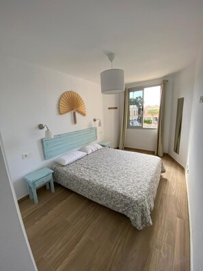 1 bedroom, free cots/infant beds