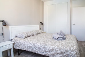 1 quarto, berços grátis