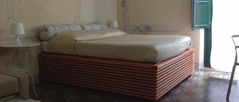 Deluxe Double Room (Violet room) | Egyptian cotton sheets, premium bedding, down comforters, in-room safe