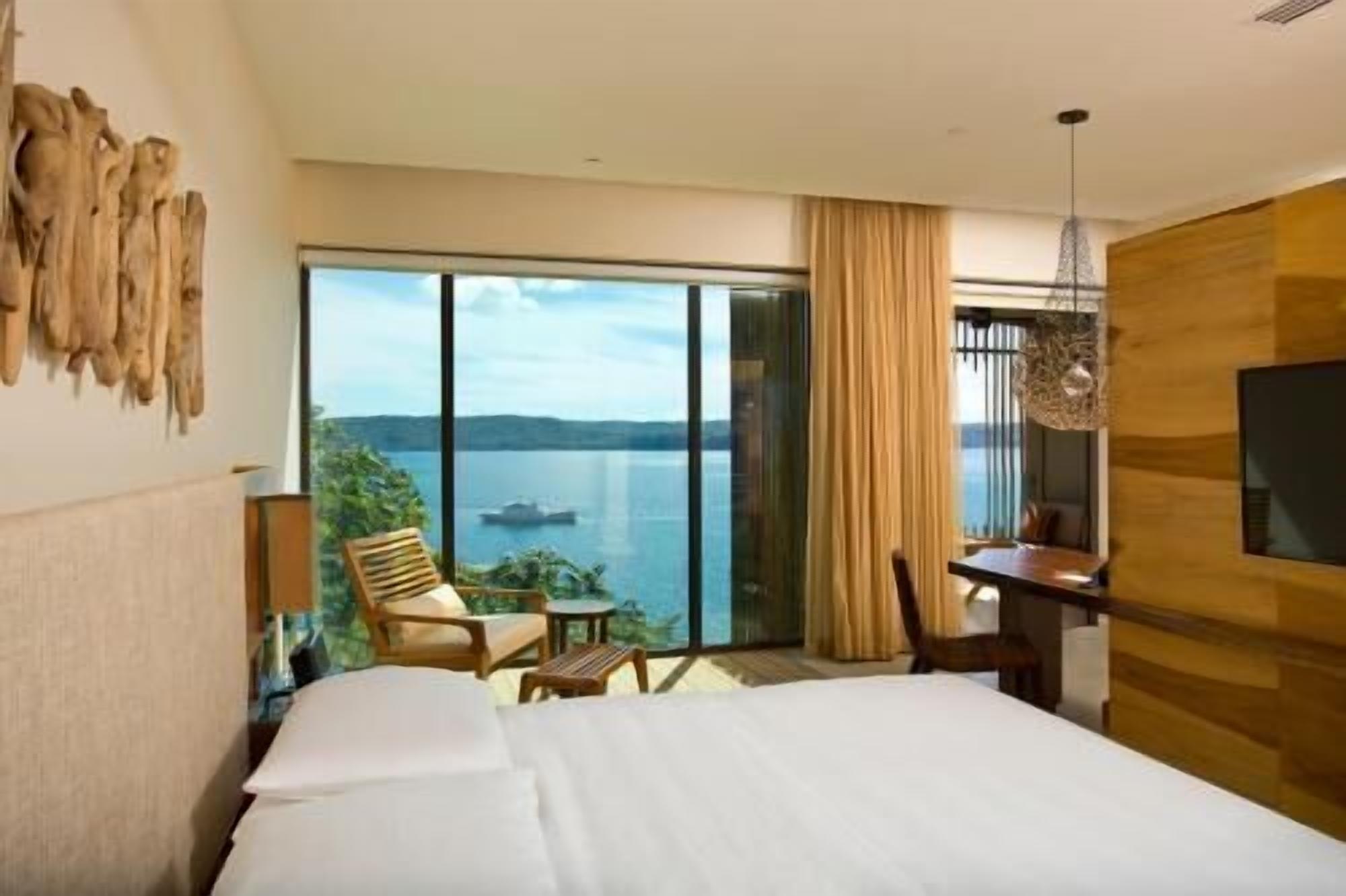 Ropa de cama de alta calidad y artículos del minibar gratis 