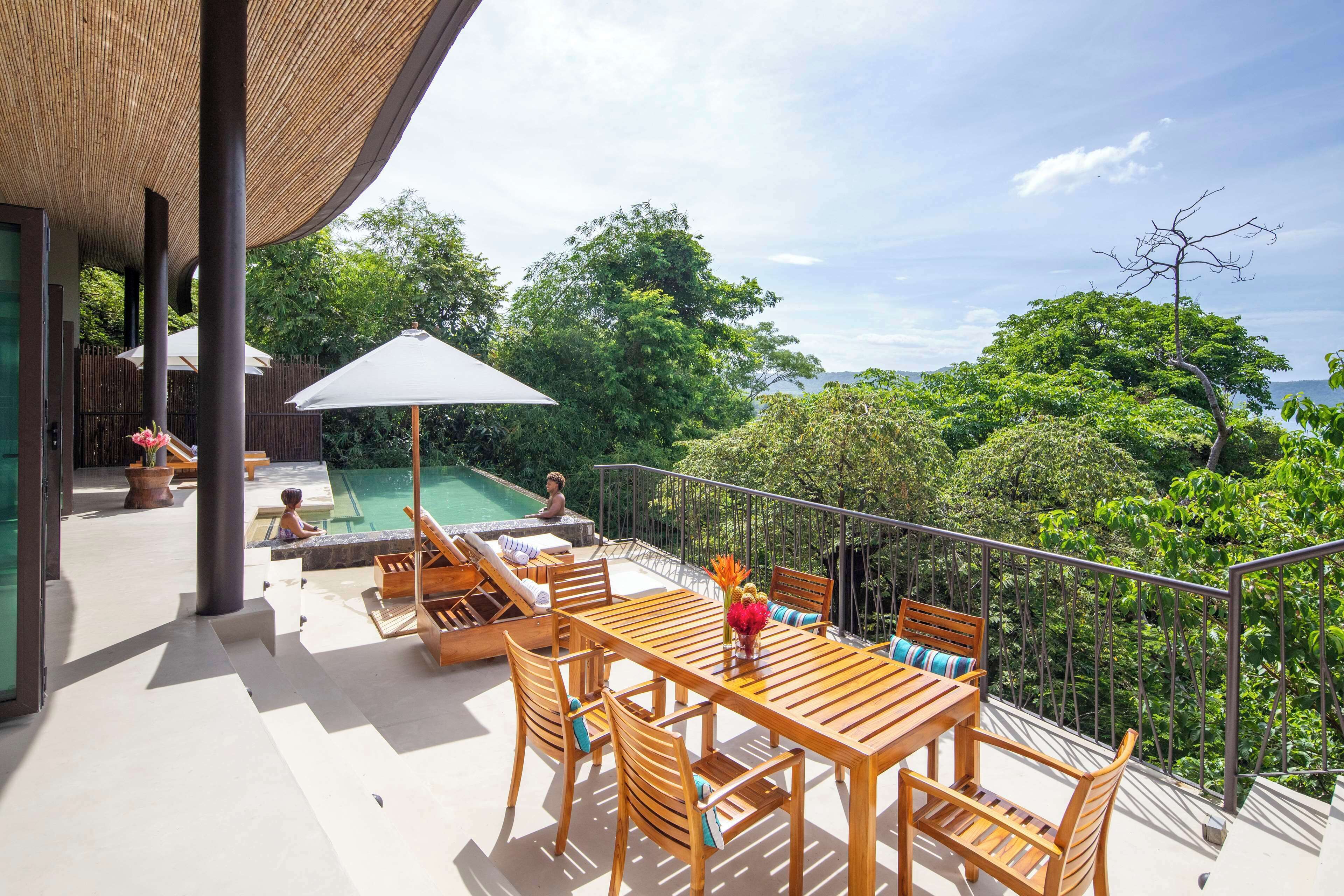 Suite, 2 chambres (Papagayo, Pool) | Literie de qualité supérieure, mini-bar avec articles gratuits