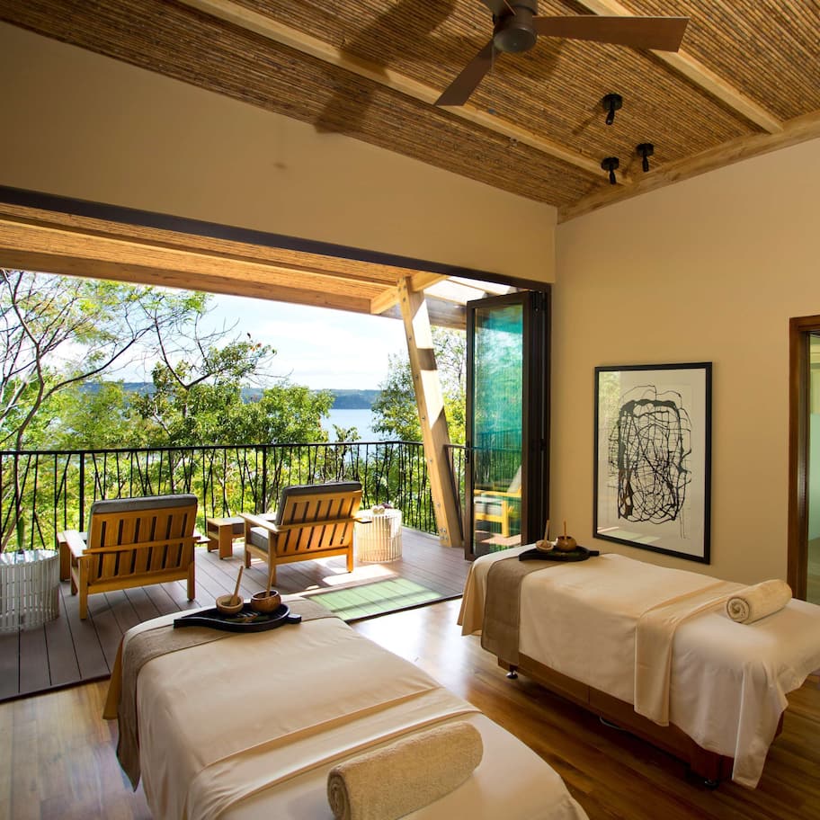 Couples treatment rooms, steam room, body treatments, aromatherapy