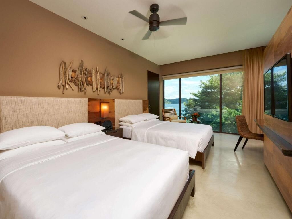 Ropa de cama de alta calidad y artículos del minibar gratis 