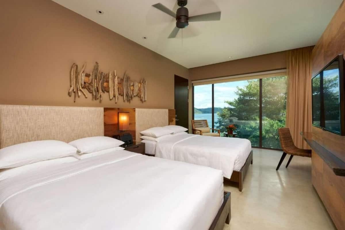 Ropa de cama de alta calidad y artículos del minibar gratis