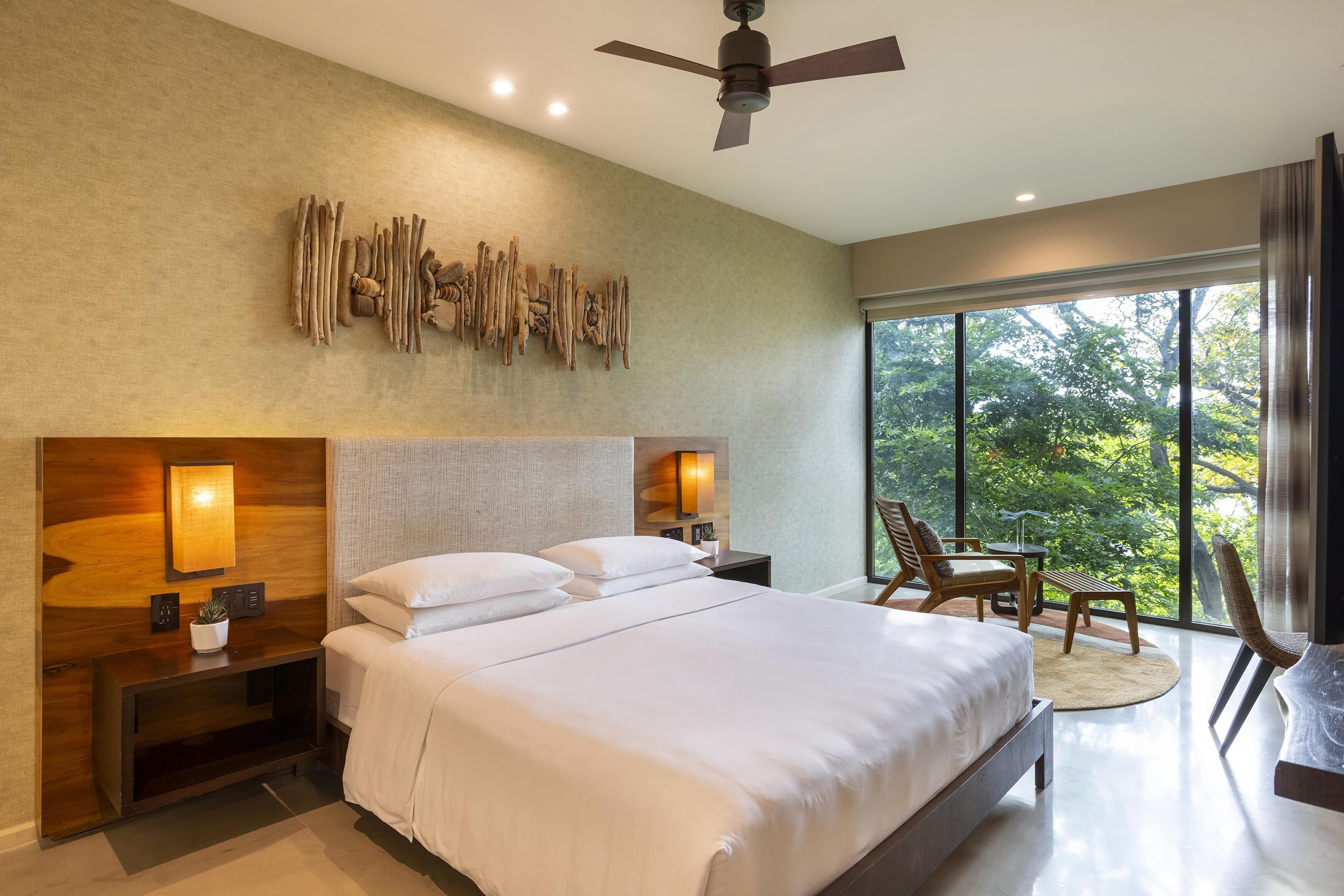 Zimmer, 1 King-Bett (Forest View) | Hochwertige Bettwaren, Minibar (mit einigen kostenlosen Artikeln)