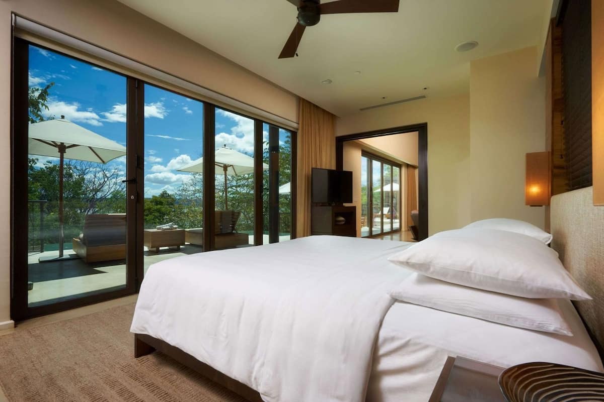 Ropa de cama de alta calidad y artículos del minibar gratis