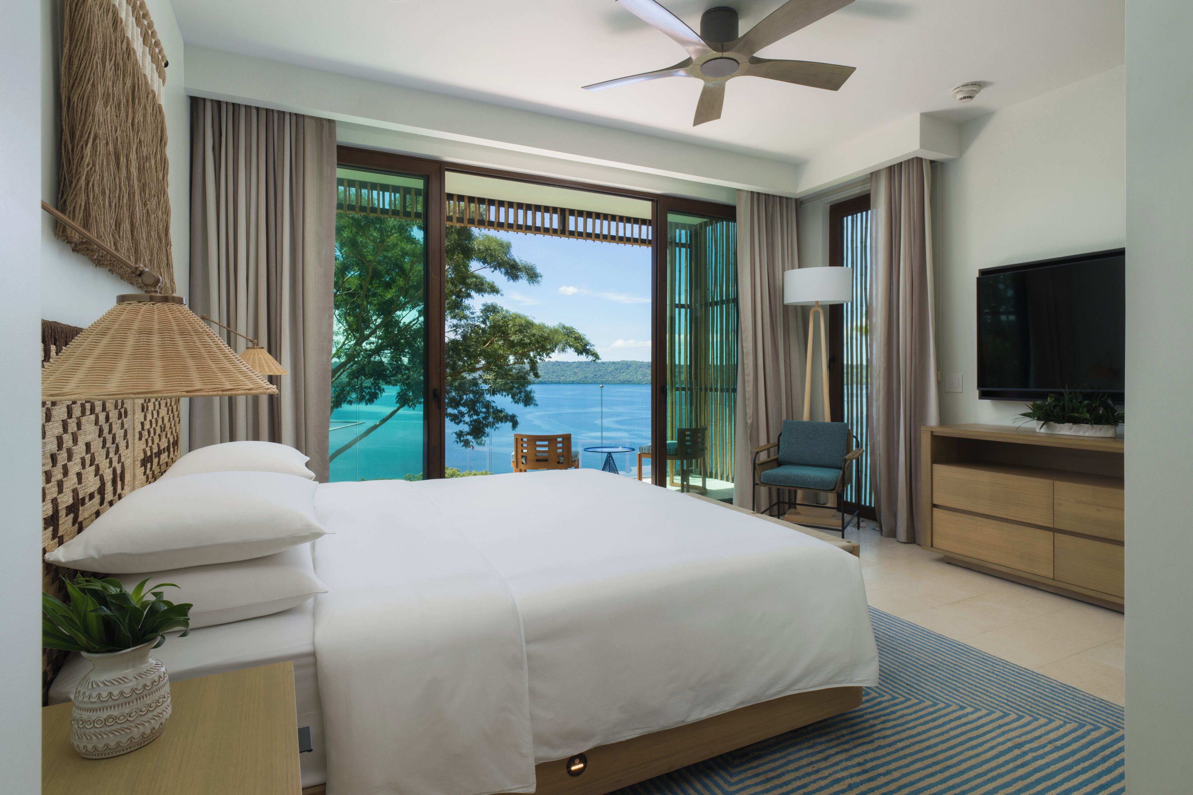 Ropa de cama de alta calidad y artículos del minibar gratis 