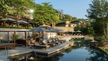 2 outdoor pools, sun loungers