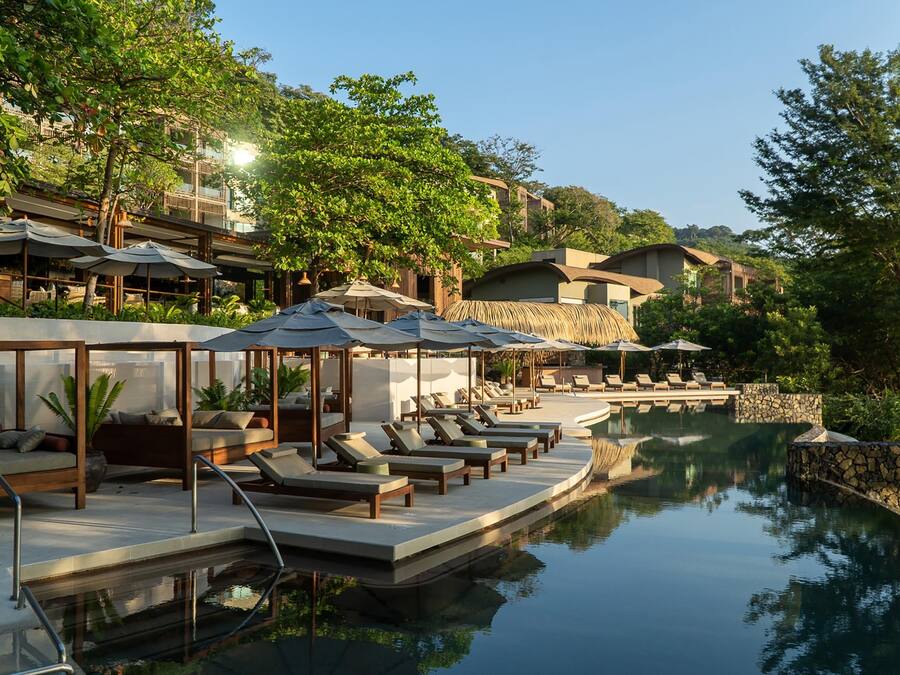 2 outdoor pools, pool loungers