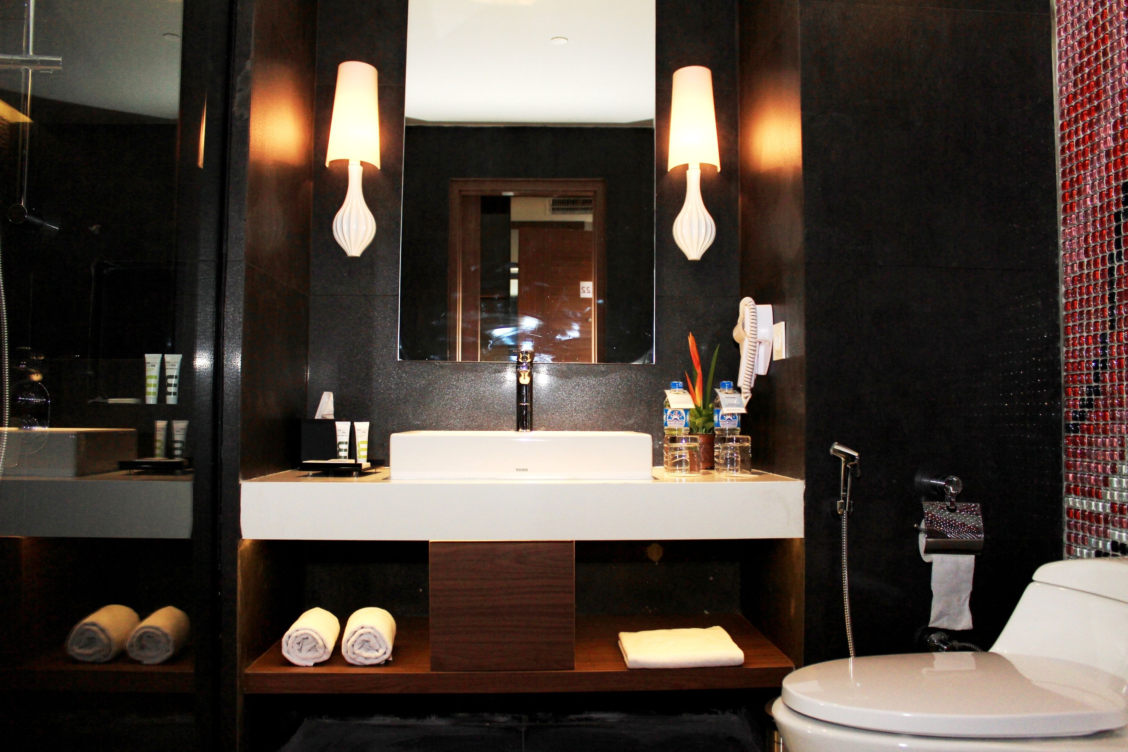 deluxe room, 2 single beds, terrace (pool) | bathroom | shower, eco-friendly toiletries, slippers, towels