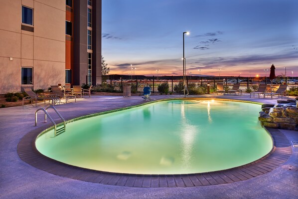 Outdoor pool, open 10 AM to 10 PM, pool umbrellas, pool loungers - Kickapoo Lucky Eagle Casino Hotel (Eagle Pass)