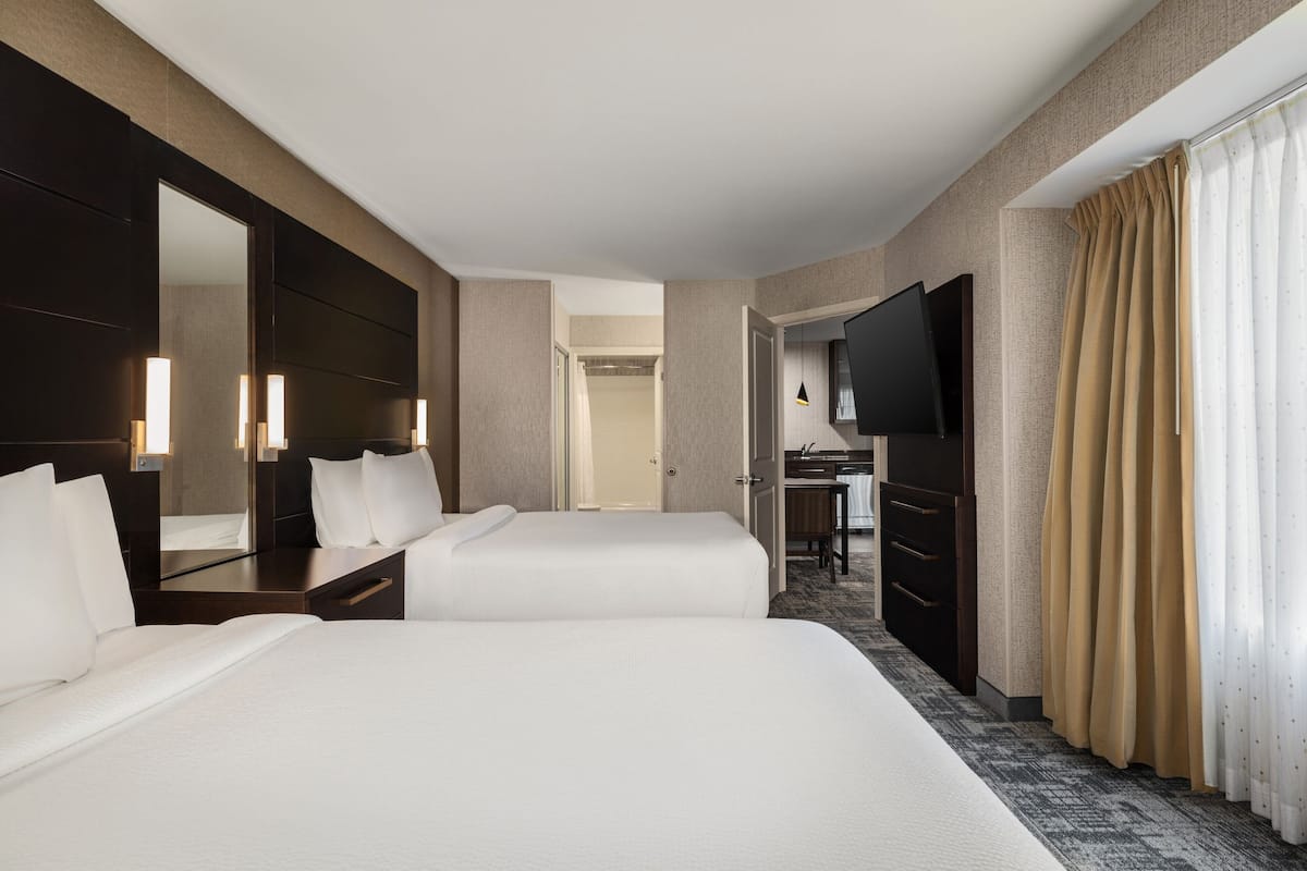 suite, 1 bedroom, non smoking | desk, iron/ironing board, free cots/infant beds, free wifi