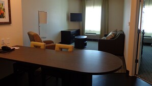 Suite, 1 soverom | Skrivebord, ekstrasenger (mot et tillegg), wi-fi (inkludert) og sengetøy