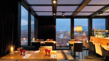 Sábanas de algodón egipcio, colchones con efecto memoria y minibar