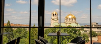 Sense Hotel Sofia, a Member of Design Hotels แปลว่า โรงแรมเซนส์โซเฟีย, สมาชิกของโรงแรมดีไซน์