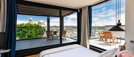 Sábanas de algodón egipcio, camas con efecto memoria y minibar