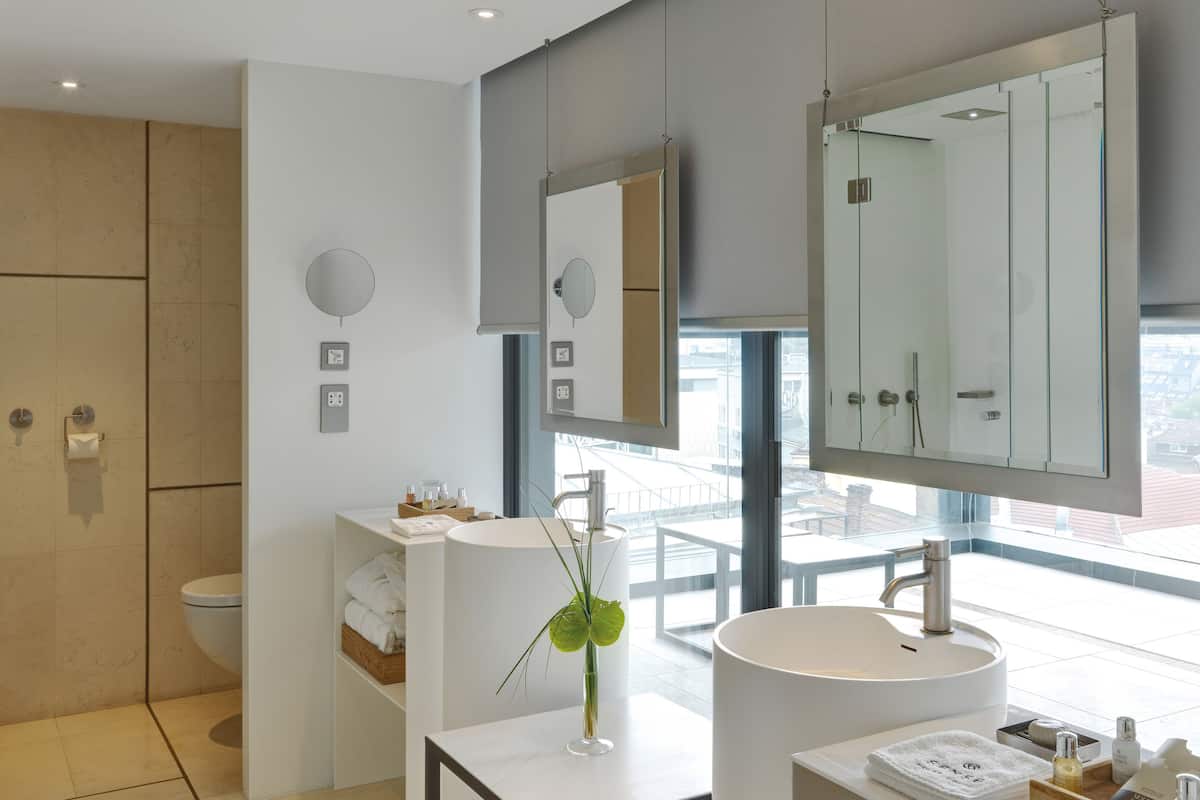 designer toiletries, slippers, towels