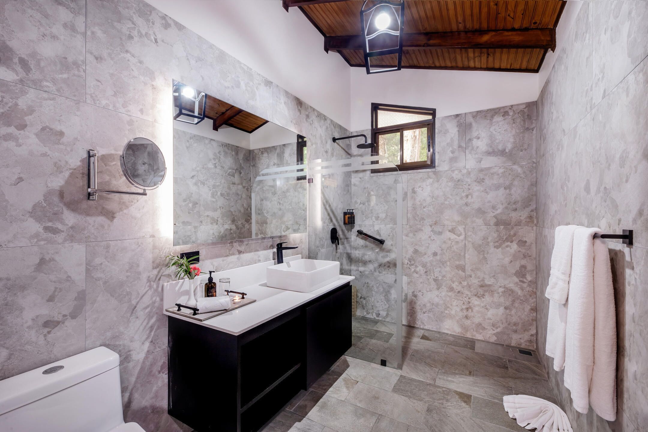 master suite | bathroom | jetted bath, eco-friendly toiletries, hair dryer, towels