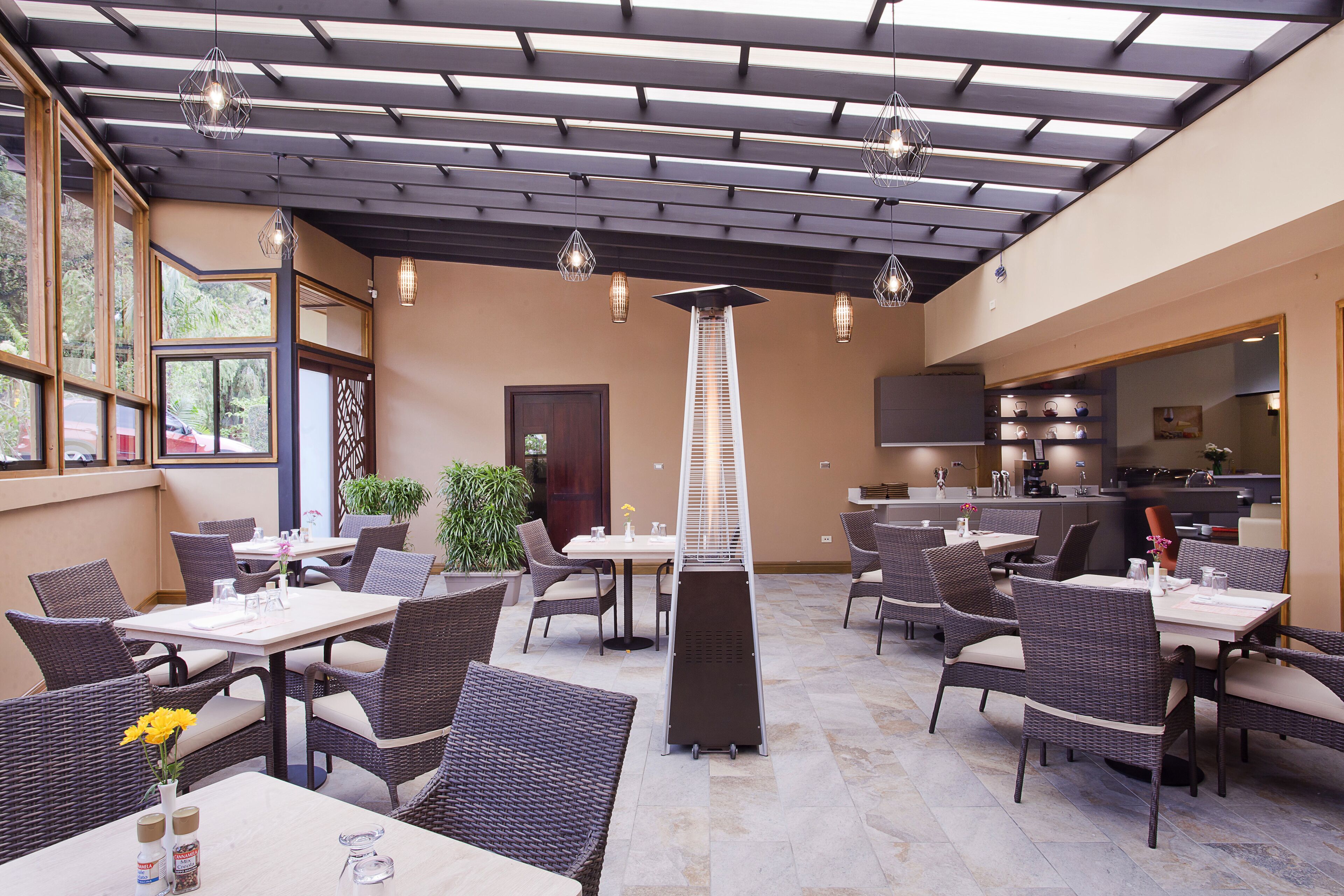 breakfast, lunch, dinner served; international cuisine