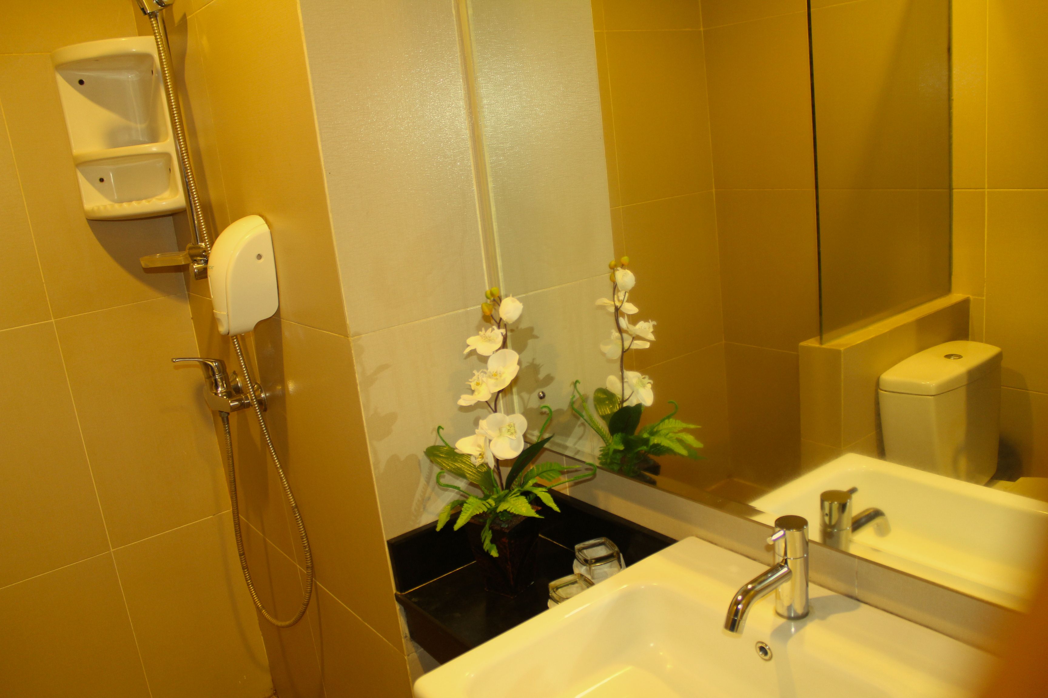 Kamar Superior | Kamar mandi | Shower dan handuk